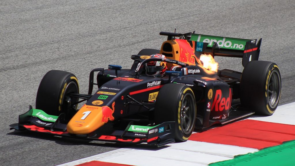 Dennis Hauger feirer en imponerende seier i sin første Indy NXT-konkurranse.